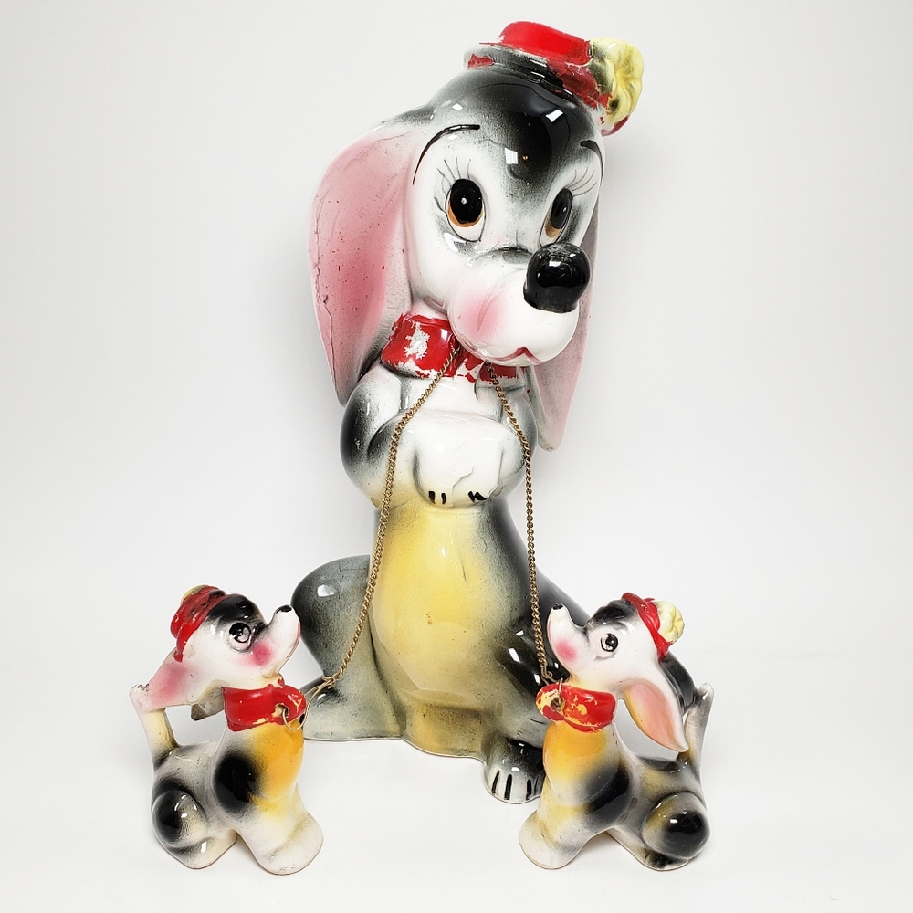 Vintage Kitsch Basset Hound Dog Chain Figurine Set Artmark Anthropomorphic